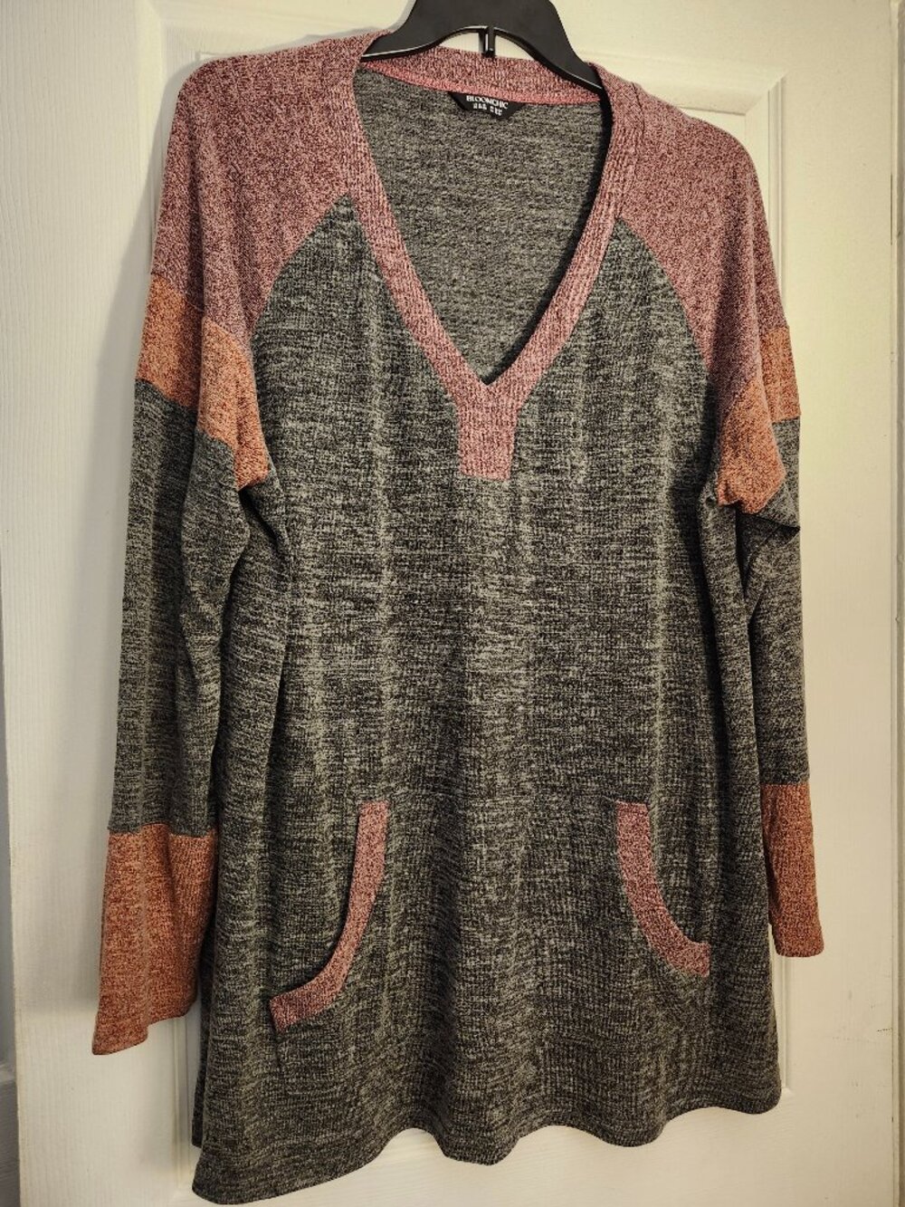 Long-sleeved multicolor top